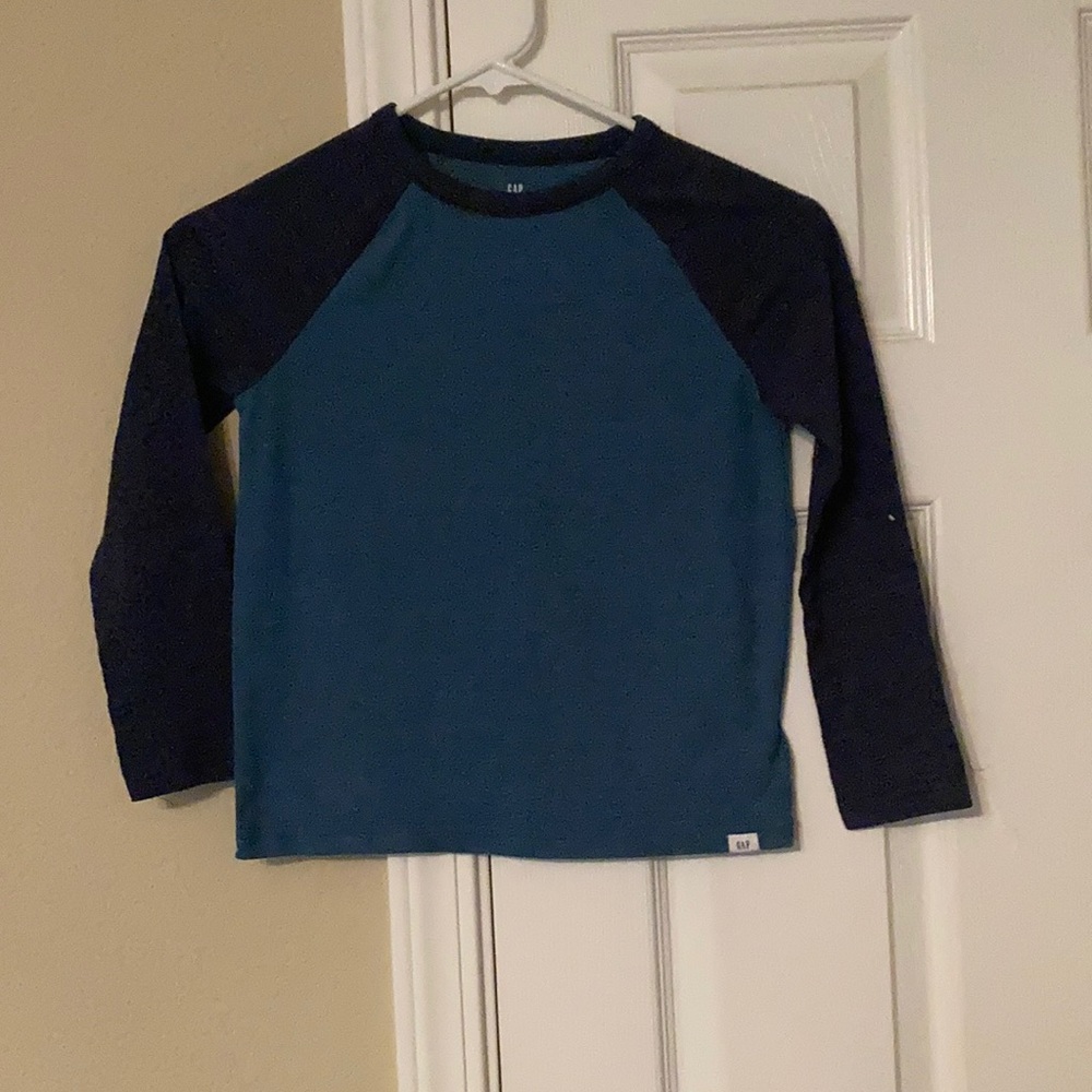 Gap shirt size small